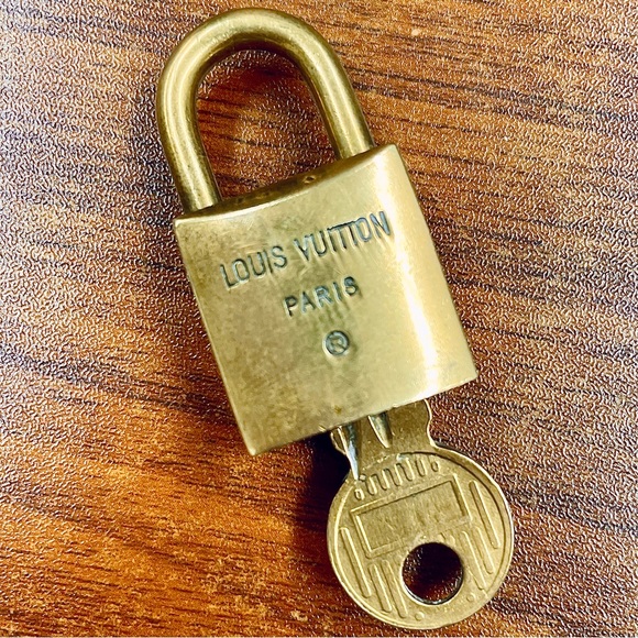 !!RARE!! LV Gold Tone Lock and Key #206 - Picture 9 of 12